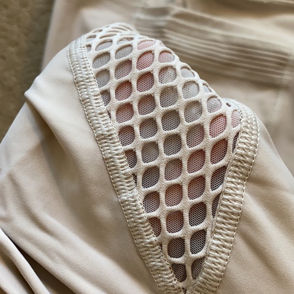 Victoria’s Secret Workout Mesh Crops - Picture 3 of 4